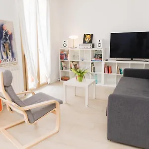 https://la-surfera-apartment.top-hotels-tarragona.com